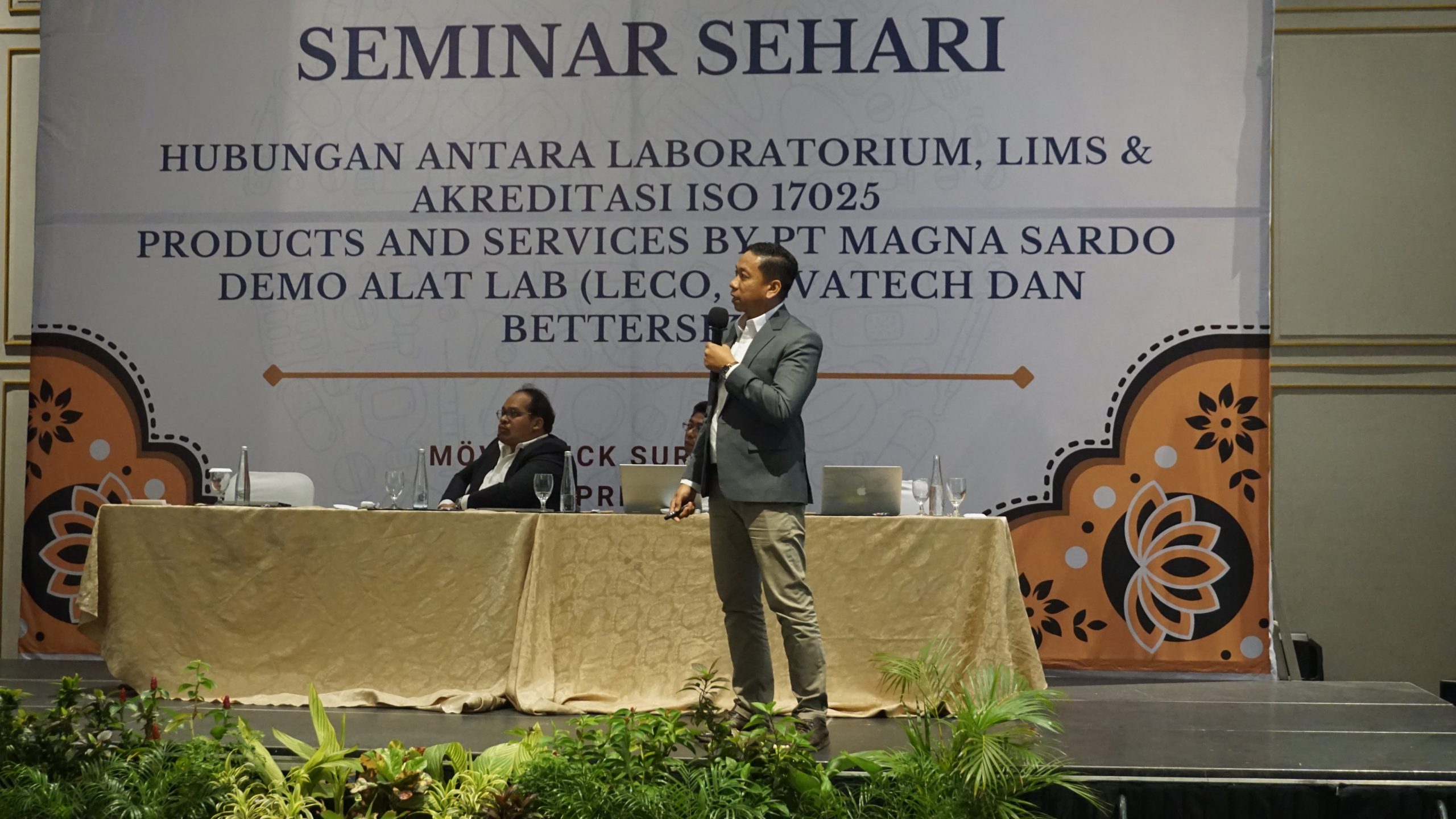 Penyampaian materi Elvatech oleh Bapak Delfitri