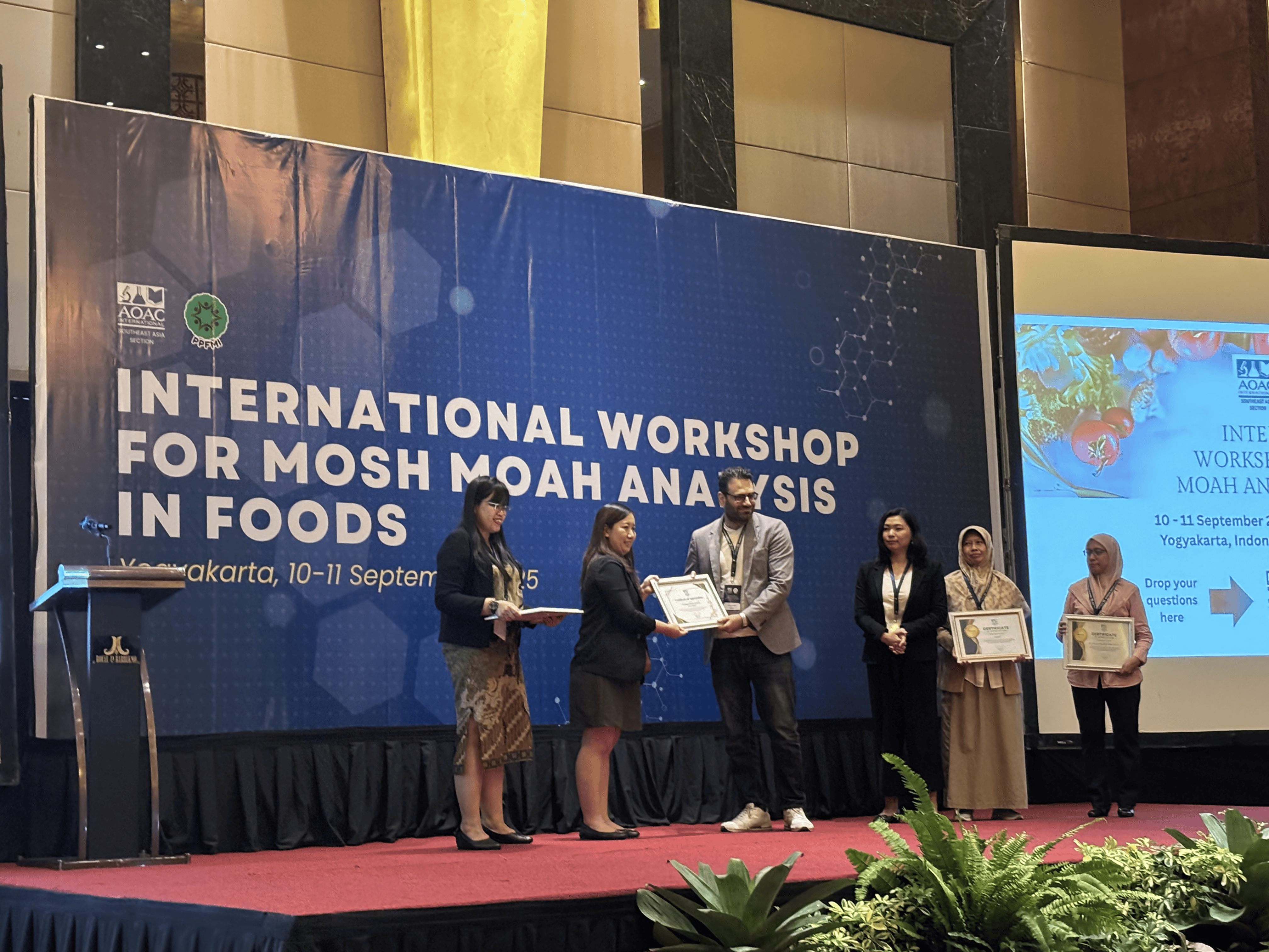 Pemberian penghargaan Magna Sardo dan LECO Corp